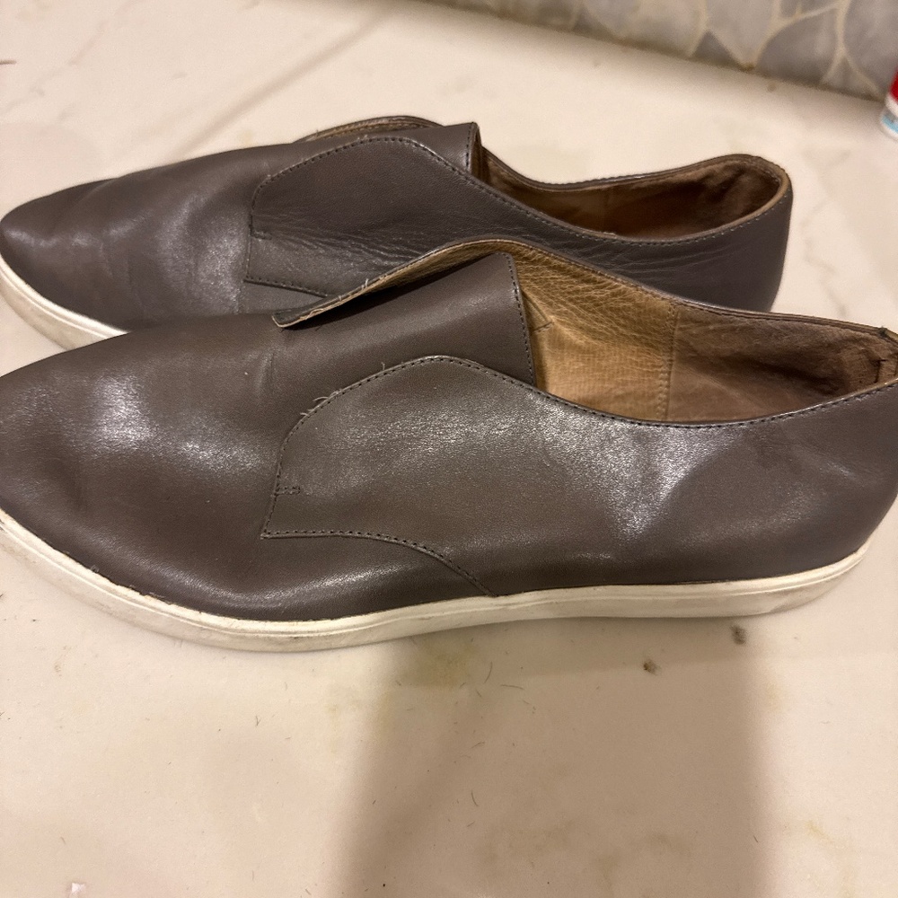 J/slide shies